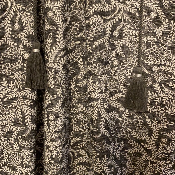 NWT Maternity tank. Old Navy. Size medium. - Picture 4 of 8